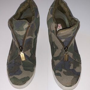 Blondo Camo Zip-Front Athletic Sneakers in Green and Brown